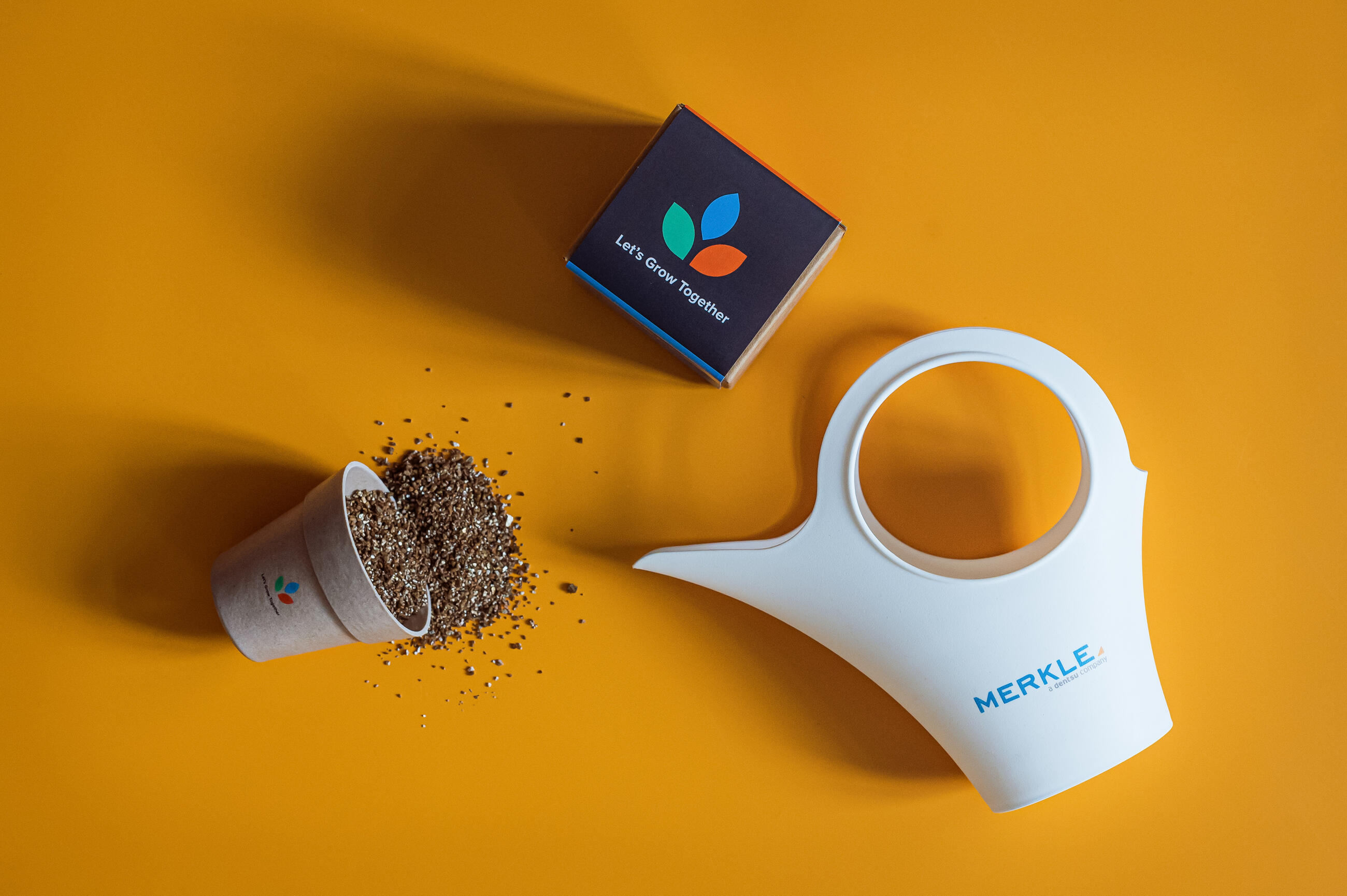 Konvička s kvítkem