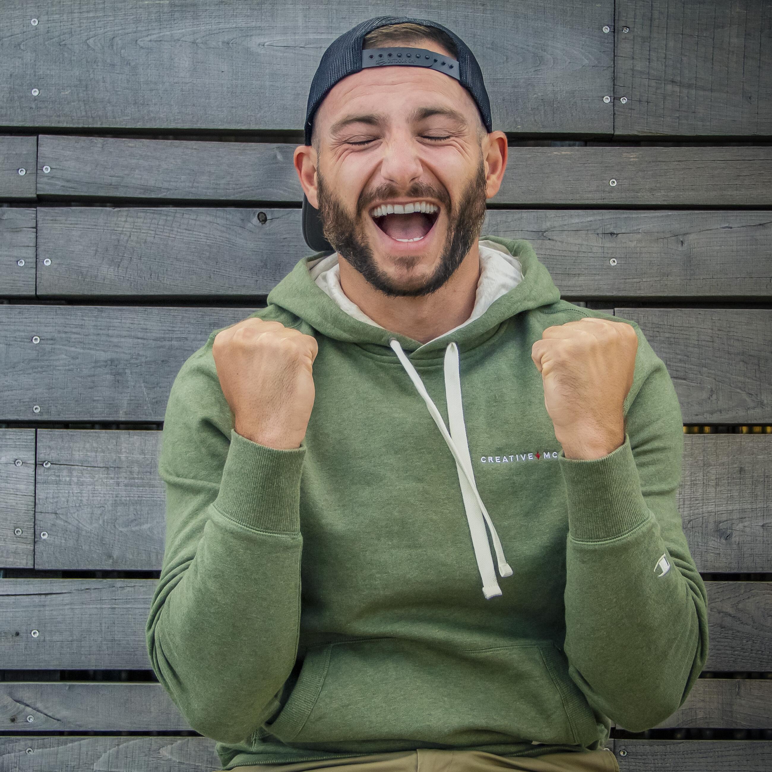 Mikina s kapucí v přírodních barvách