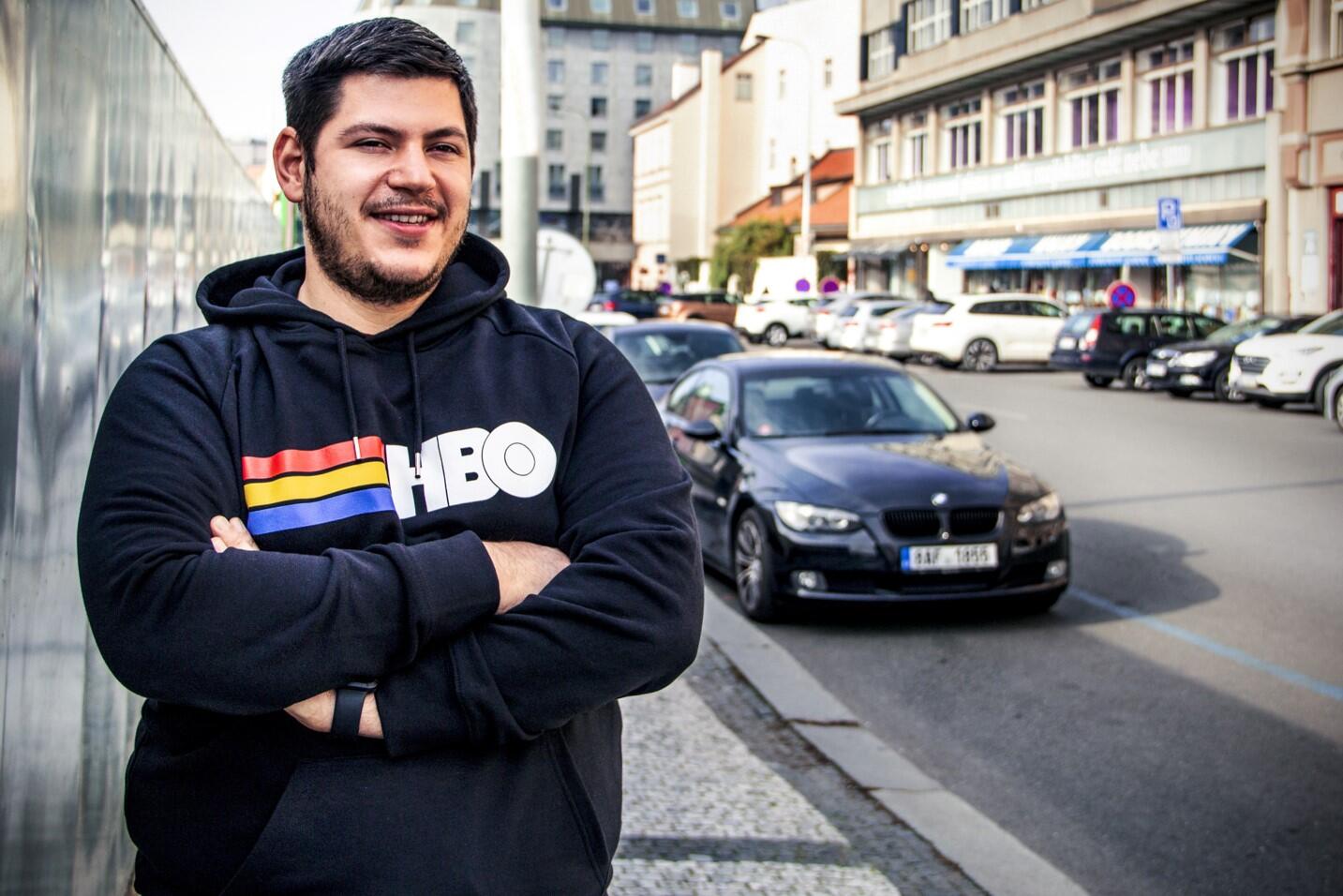 Logo HBO z roku 1975 na mikině