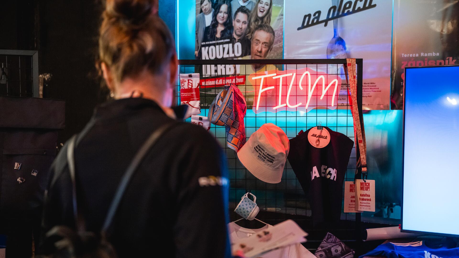 1 nekonečný svět filmu