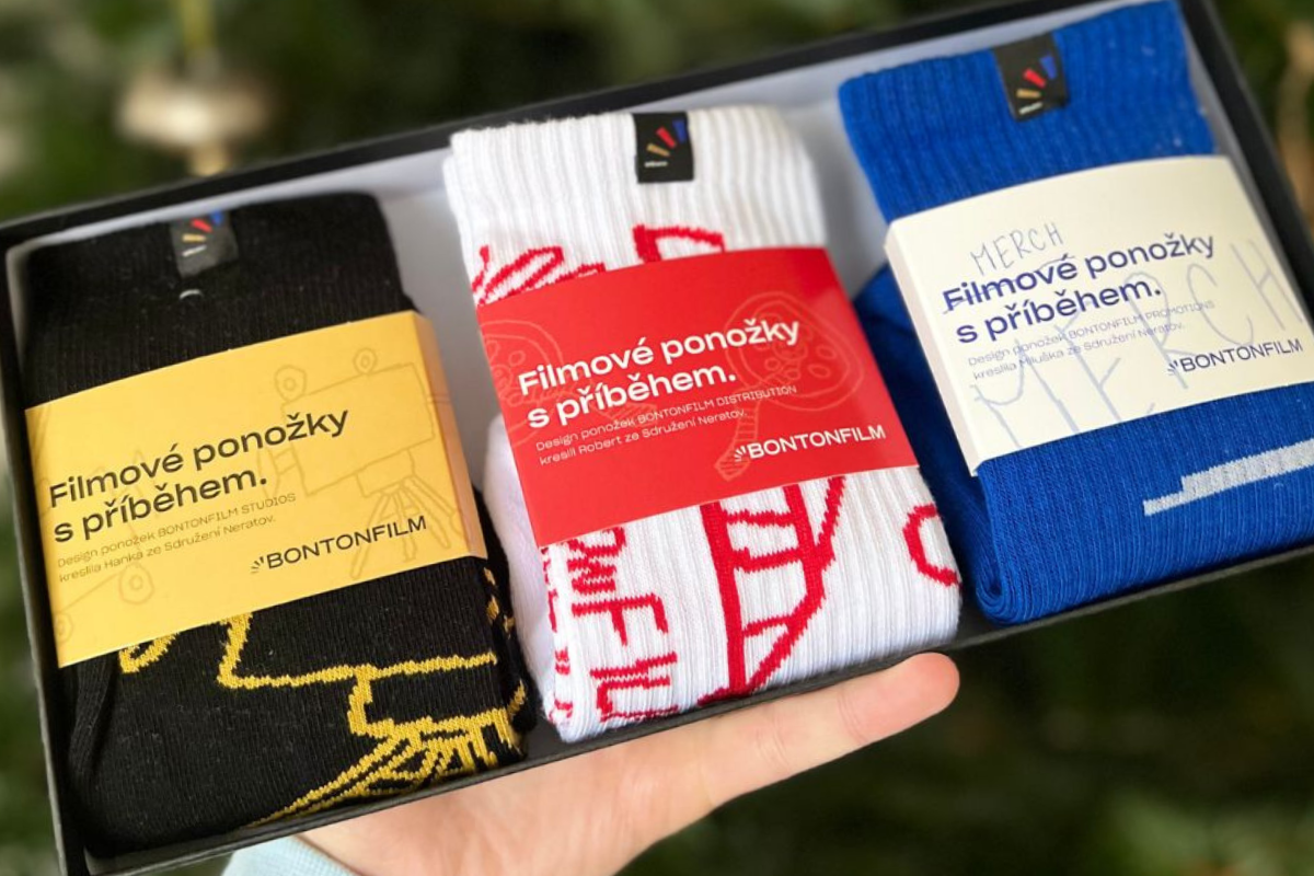 Bontonfilm uvádí: firemní ponožky a příběh, jak jsme vytvořili vánoční dárek s duší