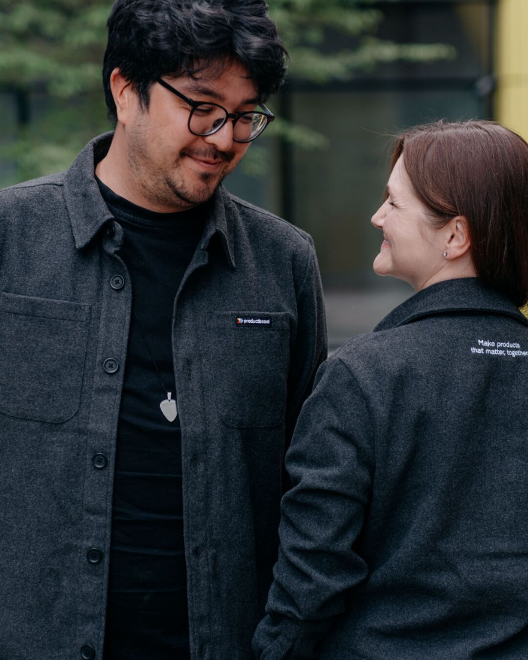 Košile s výšivkou na zádech