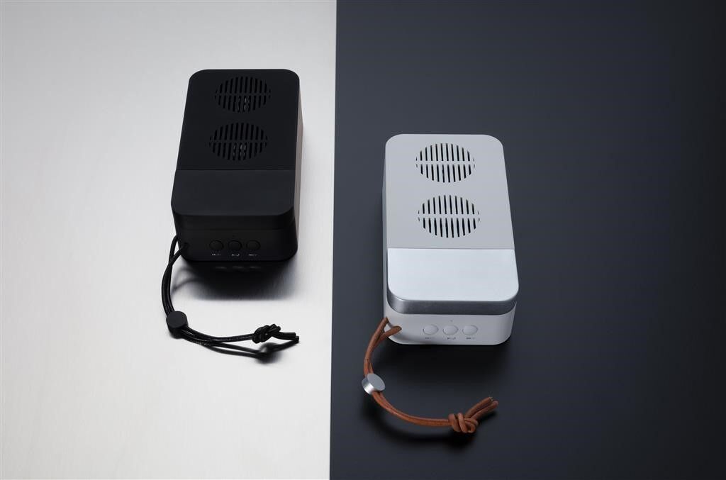 Repráček s bezdrátovou nabíječkou