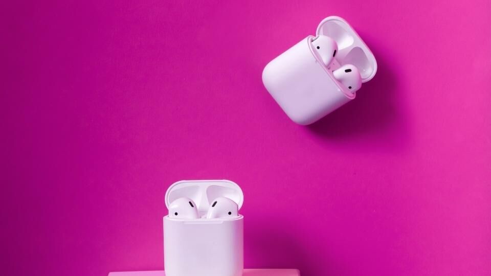 Apple Airpods s logem