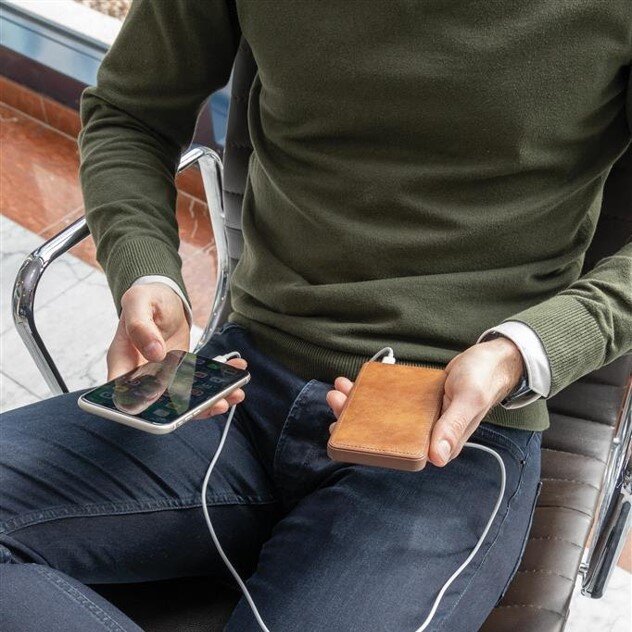 Powebanky, nabíječky a kabely s logem