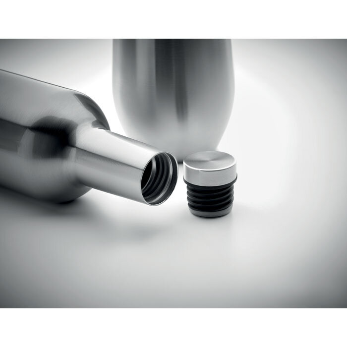 Chladící lahev a hrnky na víno