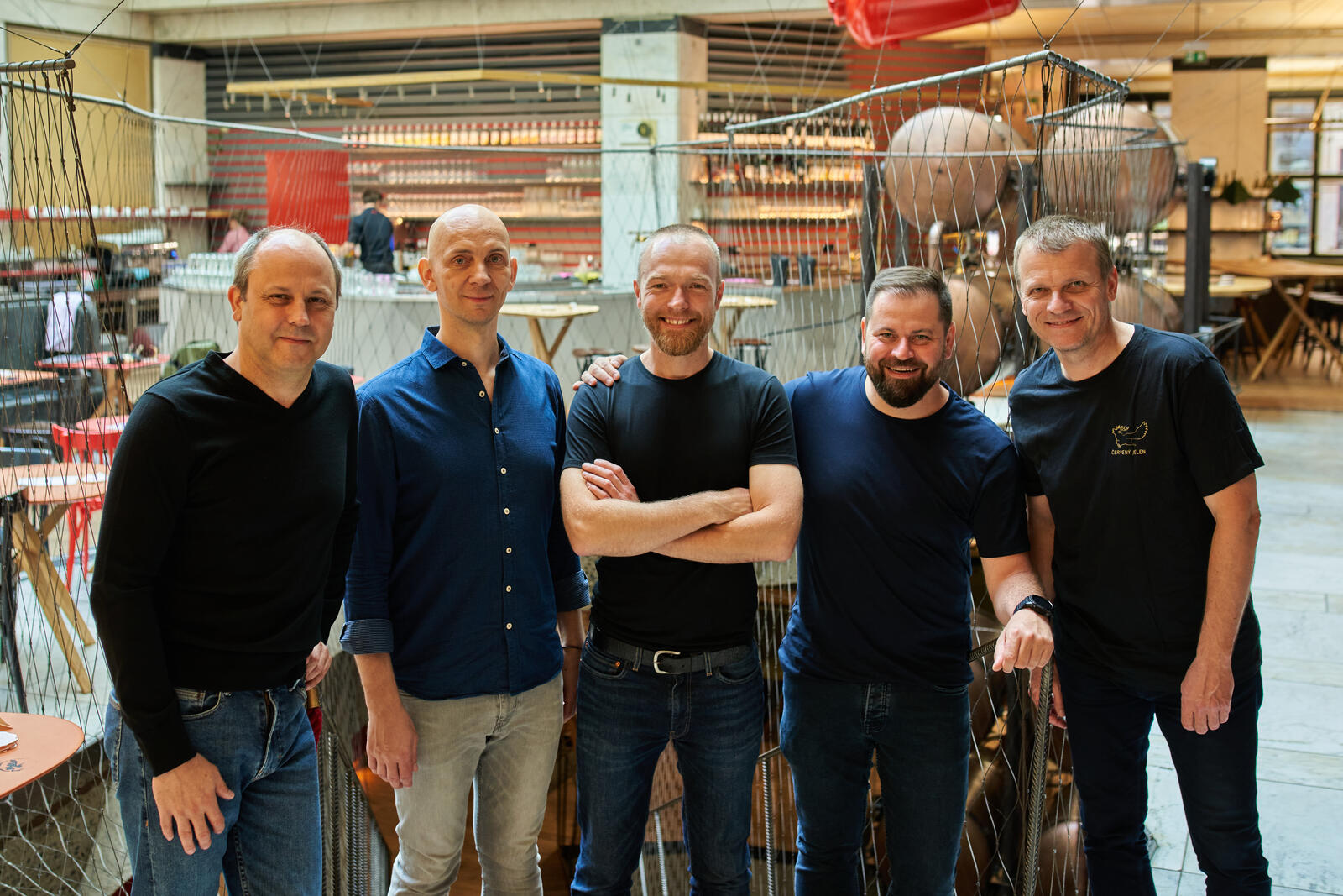 (Patrik Jaros, Lubo Osuský, Jiří Panuška, Luboš Kastner, Radek Horník)